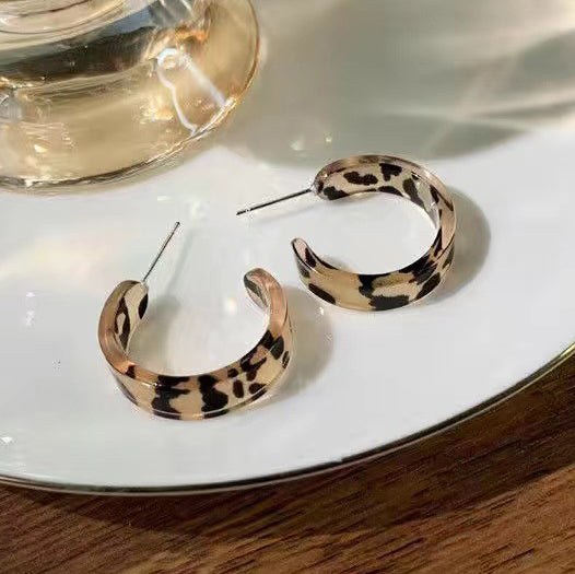 Mila Hoop Earrings