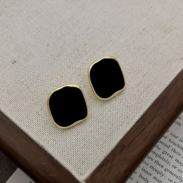 Belle Noir Stud Earrings