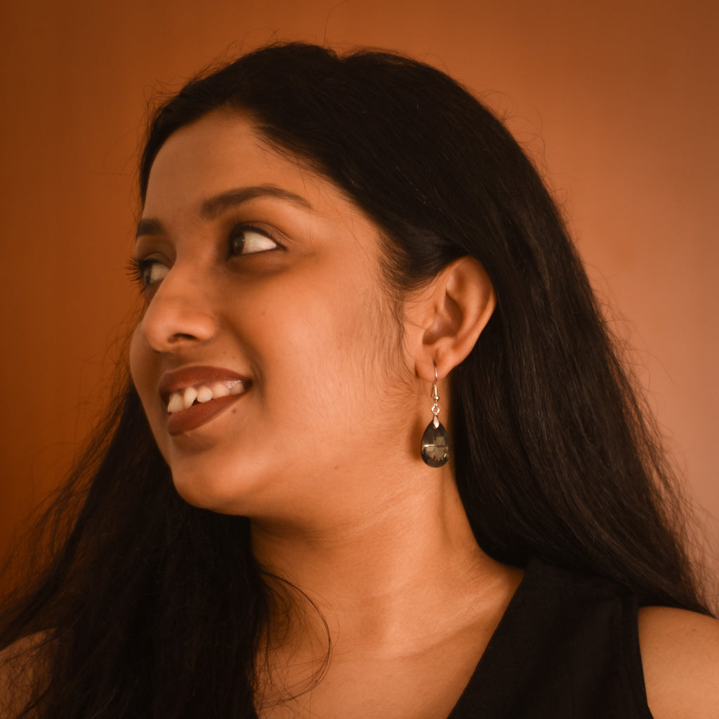Elara Black Drop Earrings