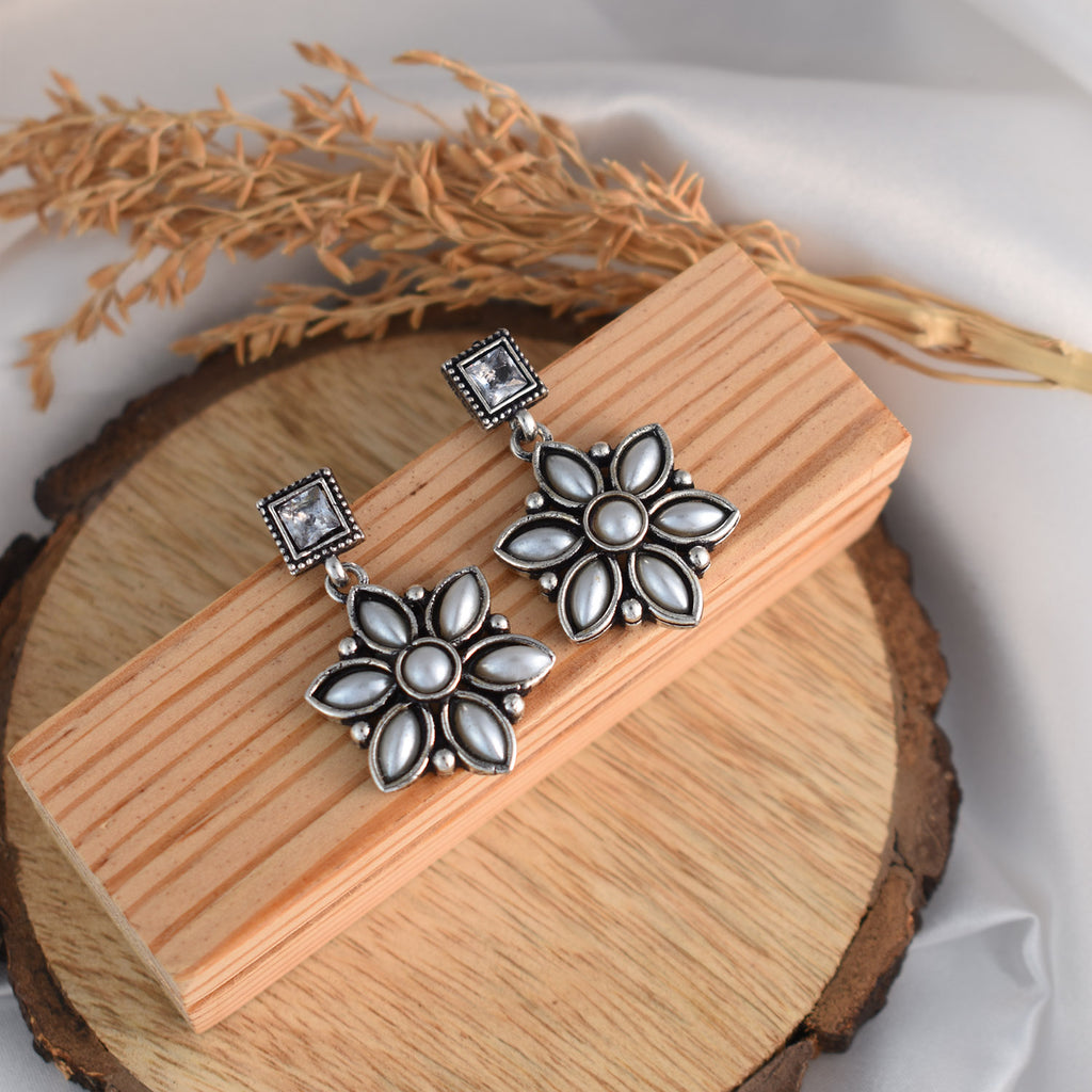 Pallavi Ivory Oxidised Earrings