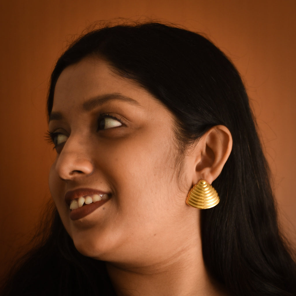 Rue Golden Shell Stud Earrings