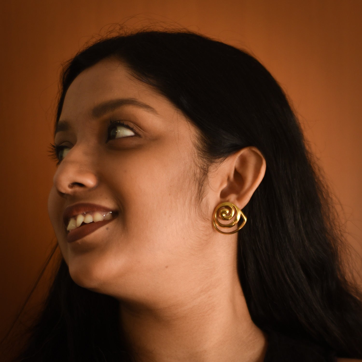 Rora Golden Swirl Stud Earrings