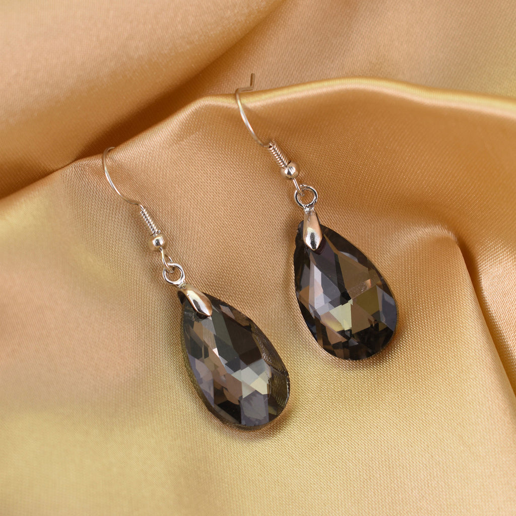 Elara Black Drop Earrings