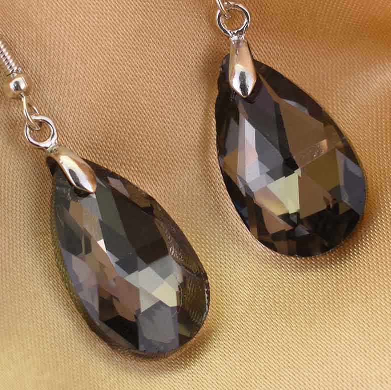 Elara Black Drop Earrings