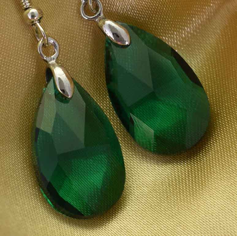 Elara Green Drop Earrings