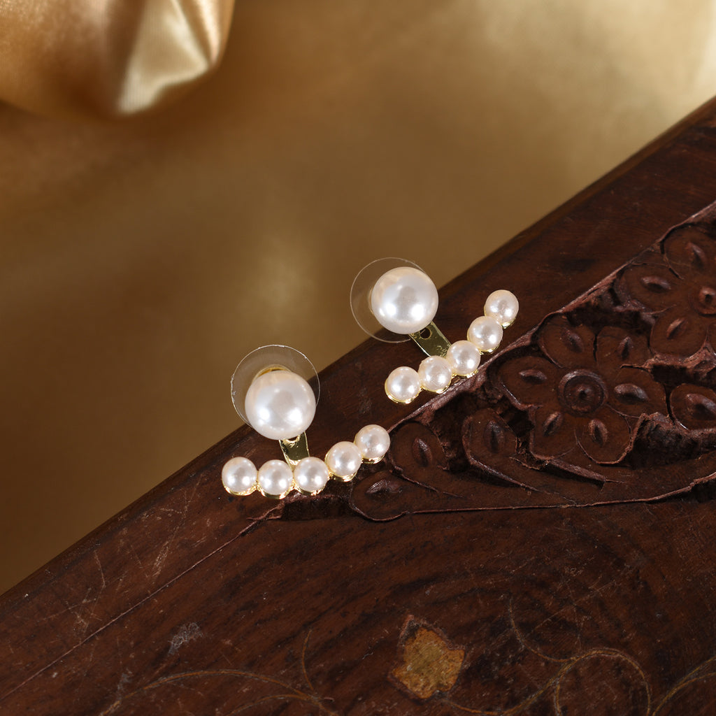 Amara Pearl Curve Stud Earrings